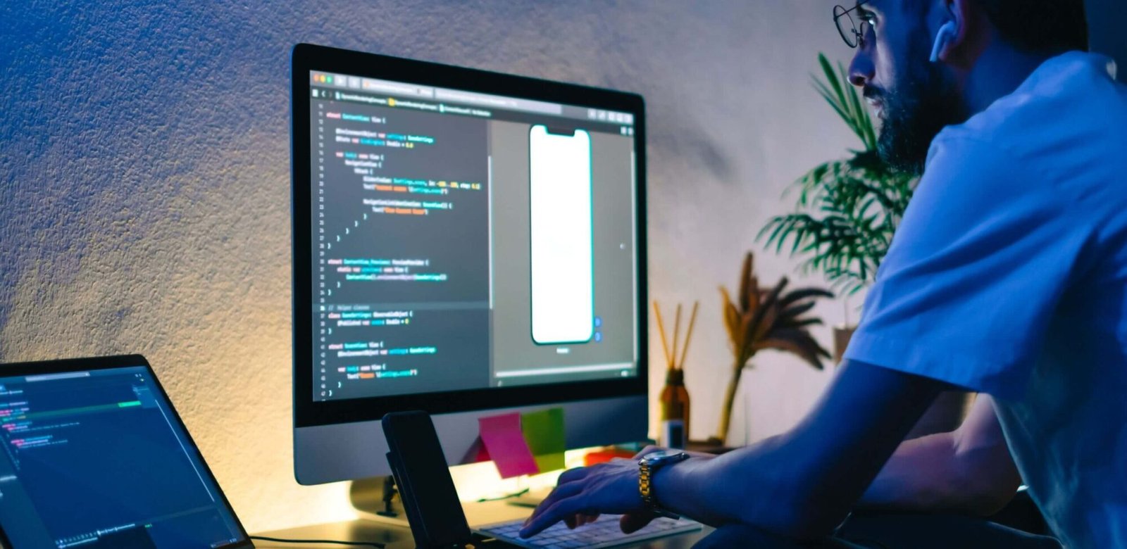 young man mobile developer writes program code on 3fbnk5r